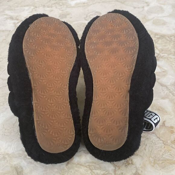 UGG Fluff Yeah Sheepskin Sandals - Picture 12 of 12
